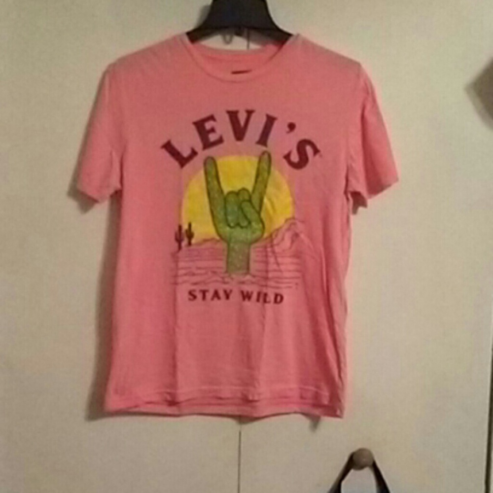 Levi's coral tee shirt